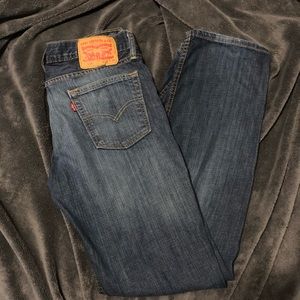 EUC 514 Levi straight fit jeans